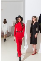 Довга трикотажна сукня червоного кольору