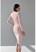 Сукня-футляр в кольорі нюд довжини міді