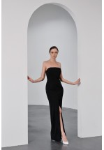 Довга червона сукня