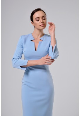 Блакитна сукня облягаюча по фігурі