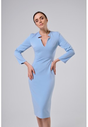 Блакитна сукня облягаюча по фігурі