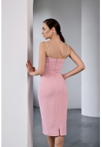 Вишукана сукня-футляр в пастельно-рожевому кольорі