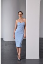 Вишукана сукня-футляр в пастельно-рожевому кольорі