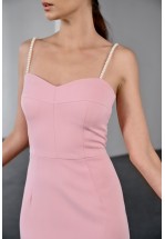 Вишукана сукня-футляр в пастельно-рожевому кольорі