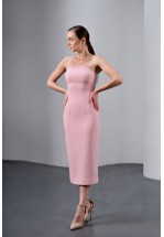 Облягаюча коктейльна сукня у кольорі пудра