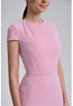 Світло-рожева ділова сукня довжини міді