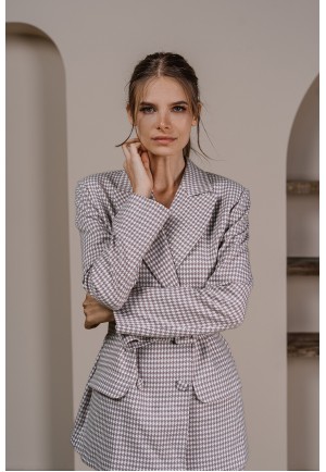 Класичний жакет в діловому стилі