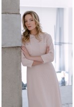 Трикотажна тепла сукня довжини міді