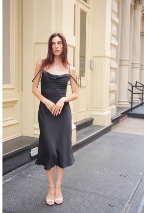 Шовкова чорна сукня
