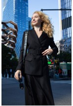 Чорний жакет із поясом