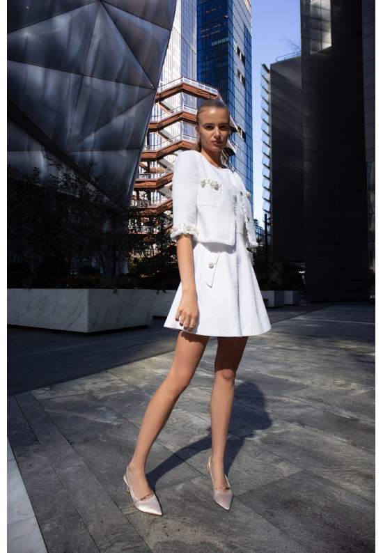 Білий твідовий жакет із перловою вишивкою