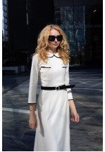 Біла міді-сукня з чорним оздобленням