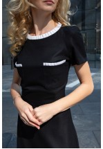 Чорна міді-сукня з білими деталями