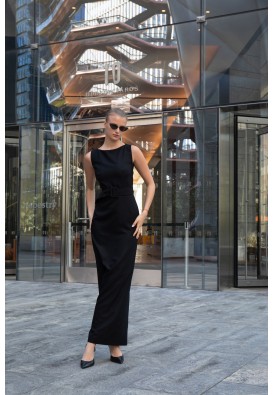 Чорна максі-сукня з поясом