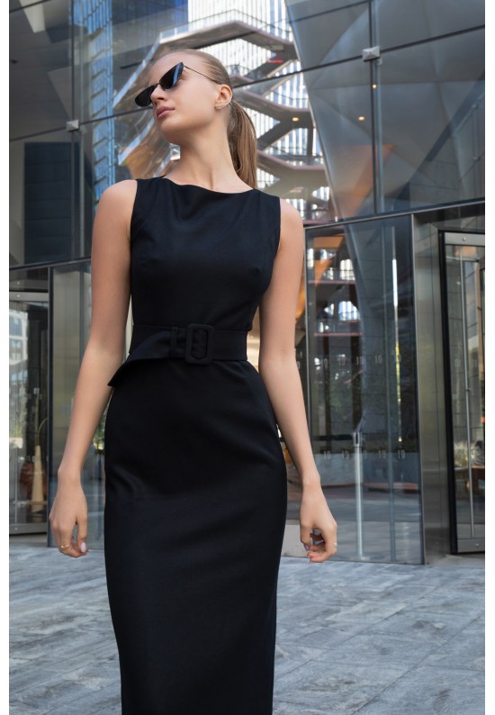 Чорна максі-сукня з поясом