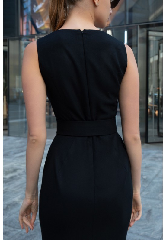 Чорна максі-сукня з поясом