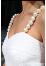 Білий твідовий сарафан із перловими бретелями