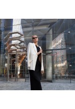 Чорний жакет із поясом