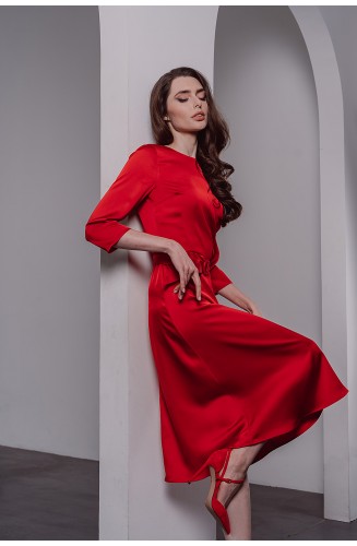 Яскраво-червона коктейльна сукня міді 