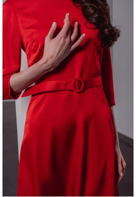 Яскраво-червона коктейльна сукня міді 
