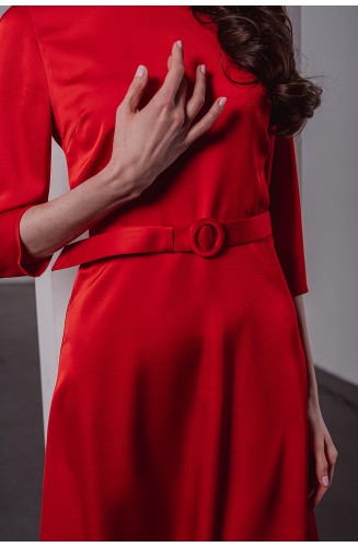 Яскраво-червона коктейльна сукня міді 