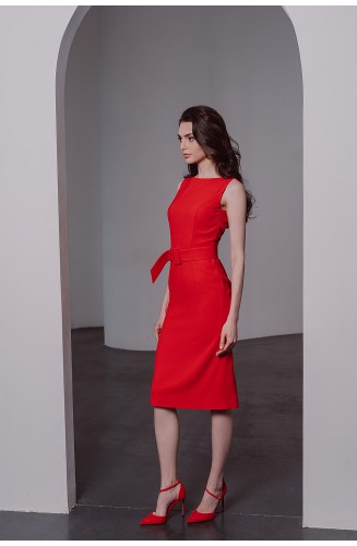 Елегантна червона сукня-футляр