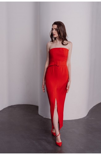 Довга червона сукня