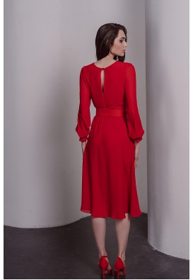 Яскрава червона сукня міді