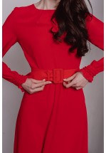 Яскрава червона сукня міді