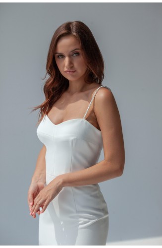 Біла сукня-сарафан на перлинних бретелях