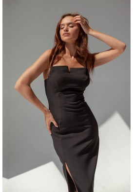 Чорний облягаючий сарафан на бретелях