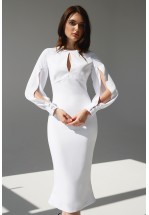 Елегантна біла сукня по фігурі