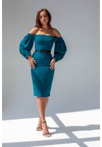 Коктейльна сукня з відкритими плечима 