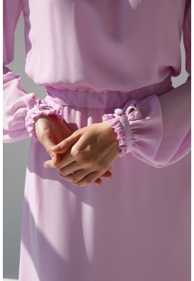 Ніжно-рожева повітряна сукня довжини міді