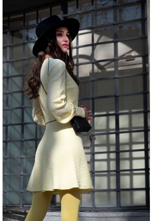 Жовта сукня міні