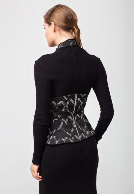 Стильный корсет в сердцах