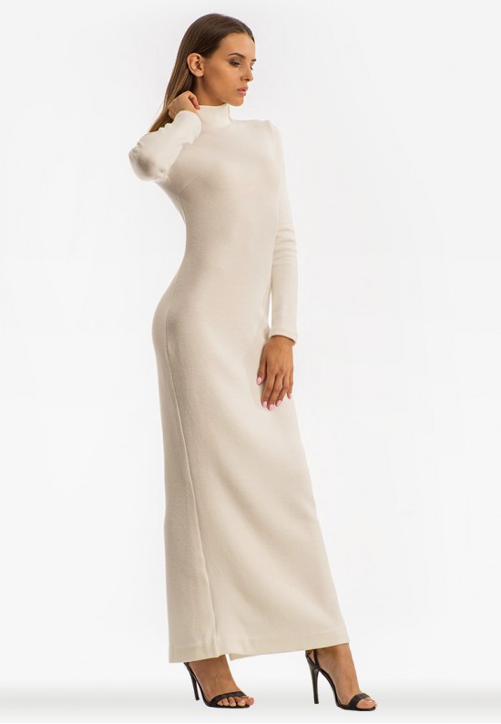 Довга тепла сукня в молочному кольорі