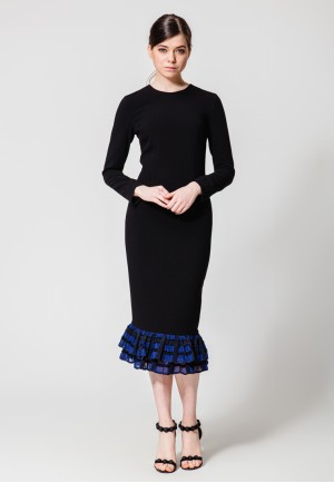 Приталена сукня міді