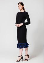 Приталена сукня міді