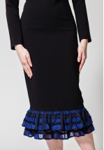 Приталена сукня міді