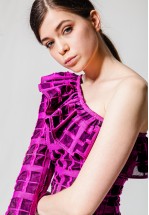 Вечірня довга сукня з воланом