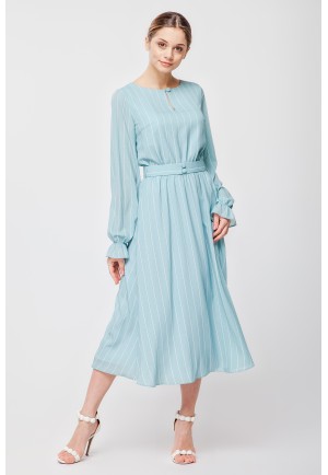 Жіночна сукня в мʼятному кольорі