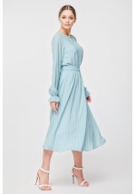 Жіночна сукня в мʼятному кольорі