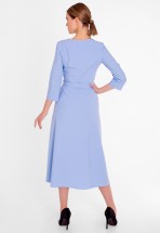 Блакитна сукня на запах