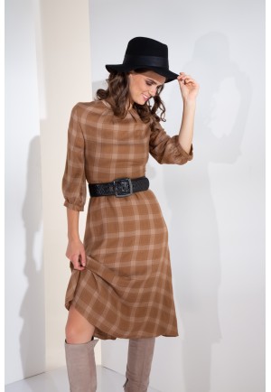 Стильна сукня в клітинку