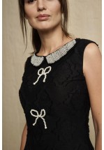 Сукня чорна з перлинними бантиками та коміром