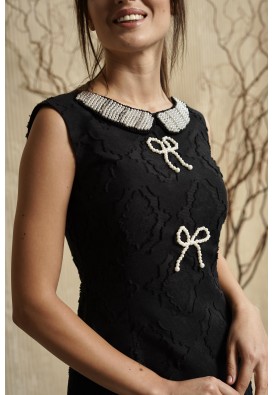 Сукня чорна з перлинними бантиками та коміром