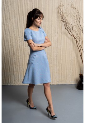 Ніжна блакитна сукня оздоблена бахромою