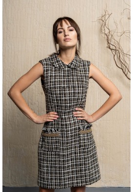 Твідова сукня з коштовним оздобленням кишень