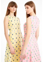 Яскрава жовта сукня міді